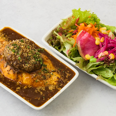 牛タンハンバーグのせオムライス