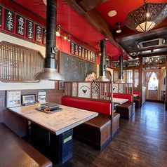 ひとつひとつ仕切られたBOX席になります。　