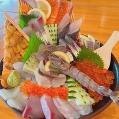 白浜家贅沢海鮮丼（味噌汁・漬物付）