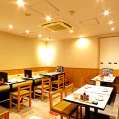 【加熱式タバコが吸える個室】人数に合わせて最適なお席をご用意いたします♪チームのお集まりやご家族でのお食事、合コンや女子会などにぴったりのお席です◎他のお客様を気にせず楽しいひとときをお過ごしください★みんなでワイワイたくさん飲んで食べて盛り上がるも良し、ゆっくりと語らいながら過ごすのも◎
