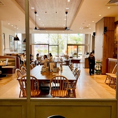 色々な空間が素敵なランチを演出