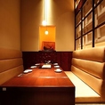 【完全個室:4名様～6名様】ドア付き完全テーブル個室です。※チャージ料金アラカルトは会計金額の10%、コースはチャージ料金込みとなります。