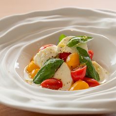 ブラータチーズと各務原契約農園ミニトマトのカプレーゼ