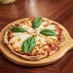 粗挽きウインナーとたぁっぷりチーズのピザ