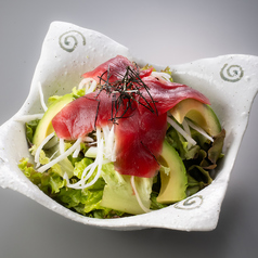 マグロとアボカドのさらだ(わさび醤油・青じそ・中華・ゴマ)