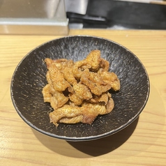 スパイシー鶏皮チップス