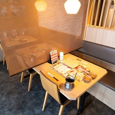 開放感のある店内。木のぬくもりが温かい癒しの空間で落ち着いたご宴会を開催頂けます。大人数様もOK！各種ご宴会にもおすすめ♪