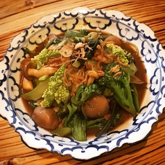 季節の青野菜のファイヤー炒め