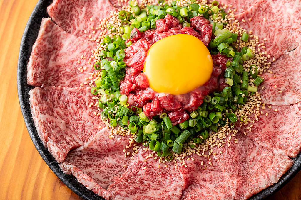 島和牛炙りユッケ　1780円(税込)