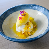 その時々で変わるエディブルフラワーや旬のフルーツによって毎回違った雰囲気を楽しめます。新鮮な食材を仕入れた日だけのお料理もあるので、行くのが毎回楽しみです♪☆