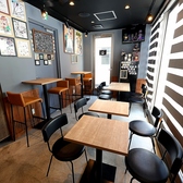 当店は貸切利用に対応しており、小規模なご宴会やパーティーに最適です。アニメのポスターやグッズに囲まれた特別なプライベート空間を貸し切って、ファン同士のオフ会や各種イベントを気兼ねなくお楽しみいただけます♪人数や用途に合わせたプランなど、ご要望に柔軟にお応えしますので、ぜひお気軽にご相談くださいませ。