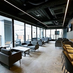 【カウンター席】お一人様やデートなどの少人数でのご利用に最適なカウンター席をご用意しています。