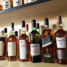 5大ウイスキーと100種以上の豊富なドリンクをご用意◎