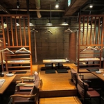 こちらが隠れ家感ばっちりのリゾート風店内。ゆったり雰囲気の中で寛いでください。