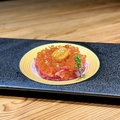 料理メニュー写真&nbsp;究極のサーロインユッケ ～北海道産ウニいくら盛り～