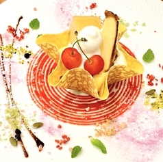 旬のフルーツ&ムースケーキとイタリアンジェラートのクレープパフェ