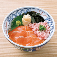 まぐろたたきとオランダ島サーモン丼