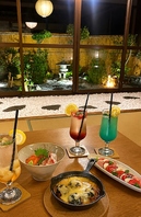 夜の庭園を眺めながら味わう 旬の味覚とこだわりのお酒