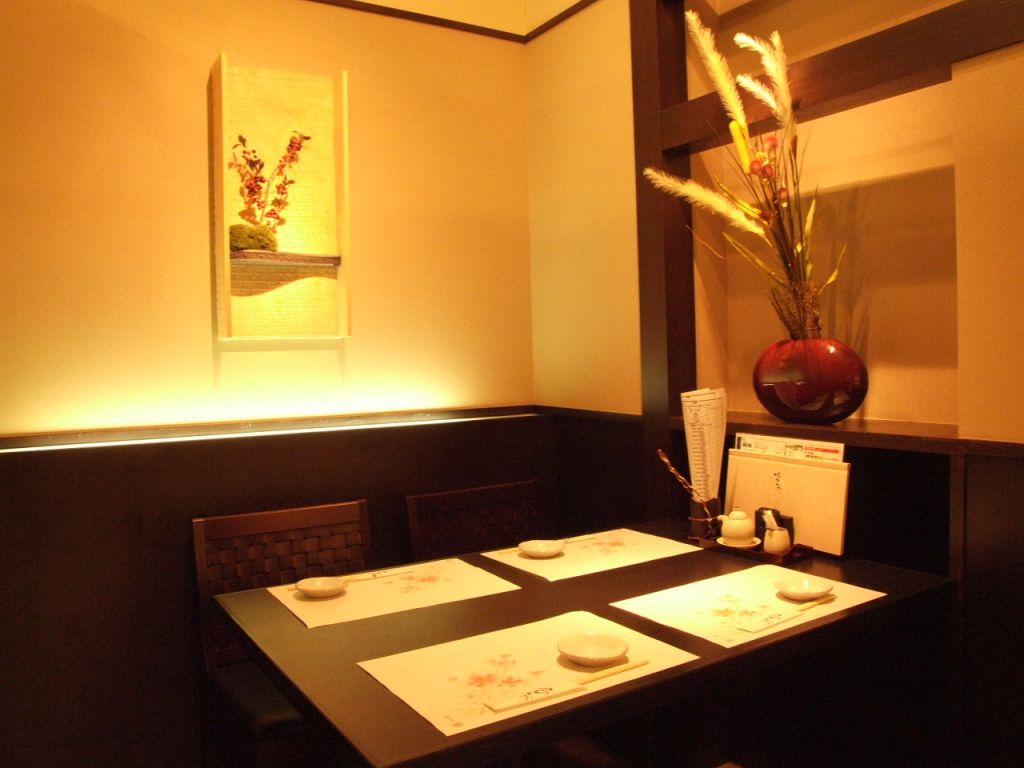 ～4名様用の少人数個室や最大６０名様個室もご用意しております。