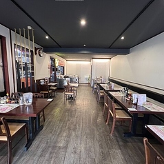 壁に向かって座れるテーブル席もあるので、お一人様でもゆっくりと食事をお楽しみいただけます。落ち着いた空間で、心ゆくまでベトナム料理をご堪能ください★