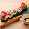 料理メニュー写真&nbsp;まぐろこぼれあて巻き 卵黄醤油添え