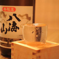 足を伸ばせる掘りごたつ席で日本酒を…。