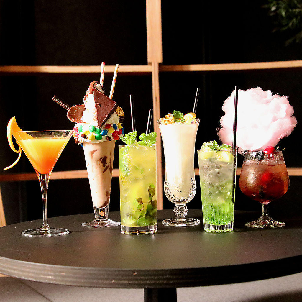 もちろん、定番カクテルや世界各国瓶ビールやサワーなどもご用意