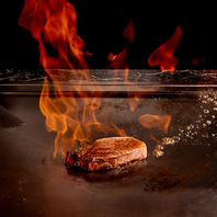 【南京町東側長安門の下】目の前でLIVE感を楽しめる