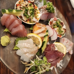 毎日仕入れる新鮮魚介とフルーツたっぷりの爽快なサワー