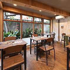 木目調の落ち着く店内で、ゆっくりお楽しみいただけます♪