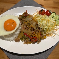 【豊富な多国籍料理】