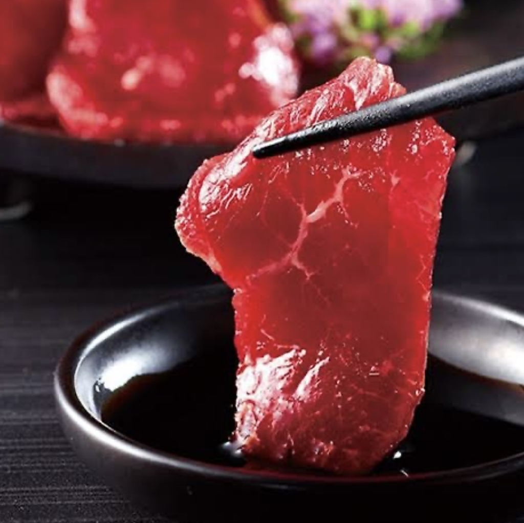 会津より直送　馬肉各種　写真はロース