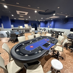 ポーカー・ブラックジャック・バカラ・ルーレットがたのしめるお席をご用意しております♪ゲーム中お食事も可能ですので、フードや飲み物も豊富にご用意しております★