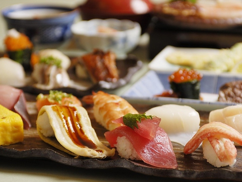 季節ごとの旬食材を使った特別寿司をご提供！驚きのネタの鮮度・大きさ！