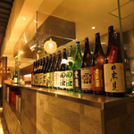 日本全国より取り寄せた種類豊富な日本酒・静岡の地酒とこだわりのお料理でペアリングを楽しんで。