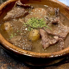 黒毛和牛スジの味噌赤ワイン煮込み