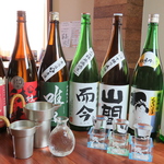 【こだわりの日本酒充実】利き酒師が選ぶ豊富な日本酒が人気！！地元食材を使った料理とも相性よし◎