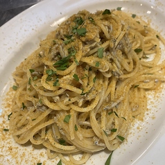 スパゲッティ 釜揚げしらすとカラスミのガーリックオイルソース