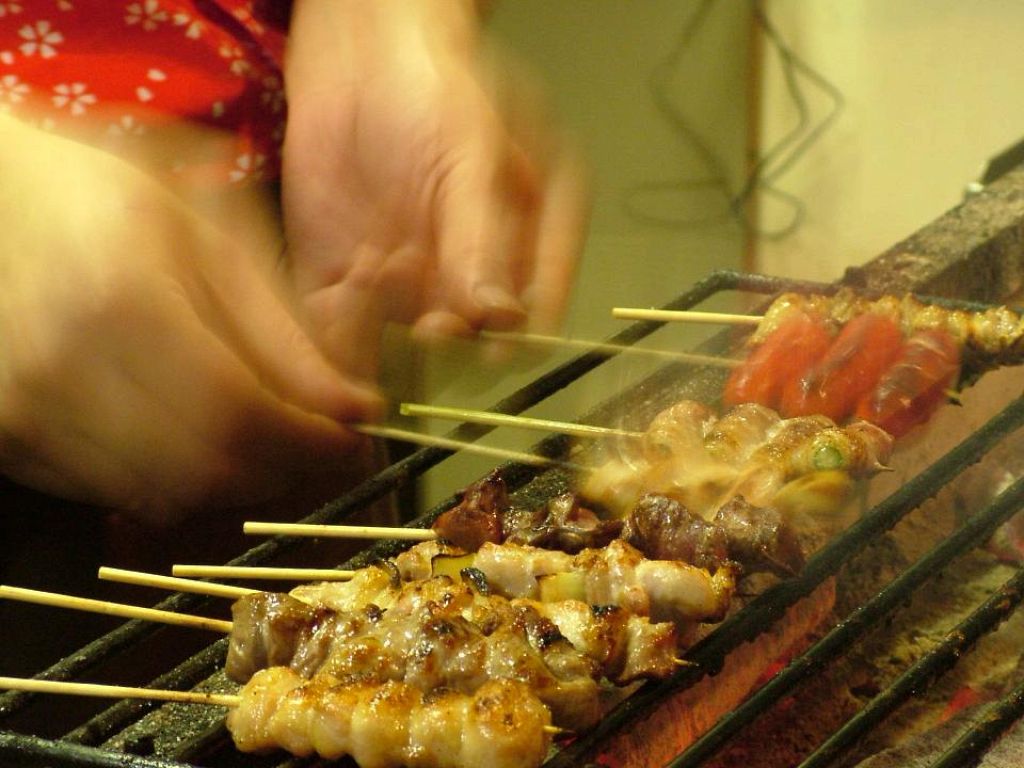 これぞ『秘伝の奥義』！目にもとまらぬ早業で次から次に焼き上げる！