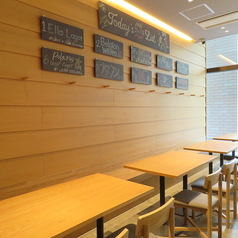 気のおけない仲間との飲み会や女子会にぴったりなテーブル席