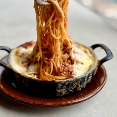 焦がしチーズの鉄鍋ボロネーゼ