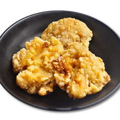 炭火で炙る唐揚げ