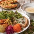 料理メニュー写真&nbsp;オリジナルベーコンとお野菜のキッシュプレート