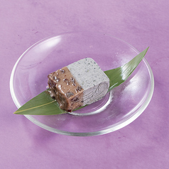 小豆と黒ごまのアイスケーキ（チーズ風味）