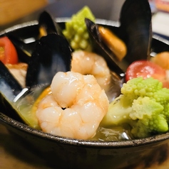 【SPECIAL AJILLO】肉と魚介の具材たっぷりアヒージョ