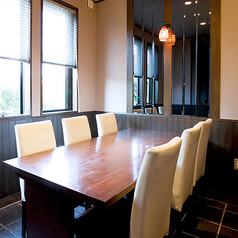 女子会、仲良し友達とのランチやディナー、仕事仲間との気軽な飲み会などにご利用頂けます。ちょっとした個室感覚でゆっくりお食事やお酒を楽しんで。