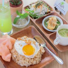 【ランチ】特製タコライス、ナシゴレン、パスタ各650円~