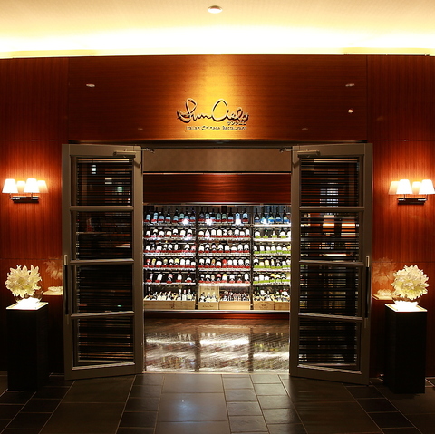 カジュアルでフランクな雰囲気の中、友人や家族とリラックスしながら食事を楽しめます