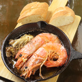 料理メニュー写真&nbsp;有頭エビと舞茸のアヒージョ