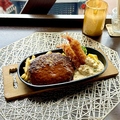 料理メニュー写真&nbsp;鉄板ハンバーグ＆エビフライ